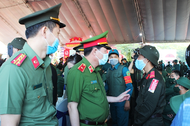 Thứ trưởng Bộ Công an Lê Quốc Hùng dự lễ giao, nhận quân tại Đồng Nai