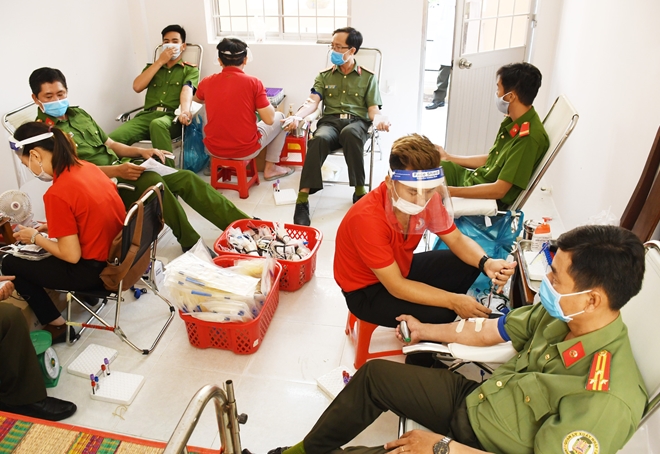 Cán bộ, chiến sĩ Công an tỉnh Trà Vinh hiến máu tình nguyện