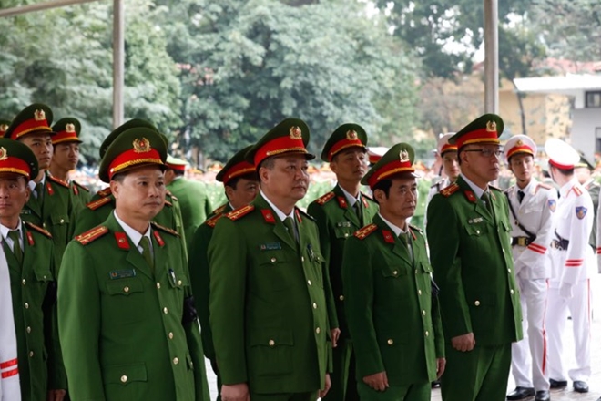 Đồng đội nghẹn ngào tiễn đưa hai người con của Trung đoàn CSCĐ Thủ đô