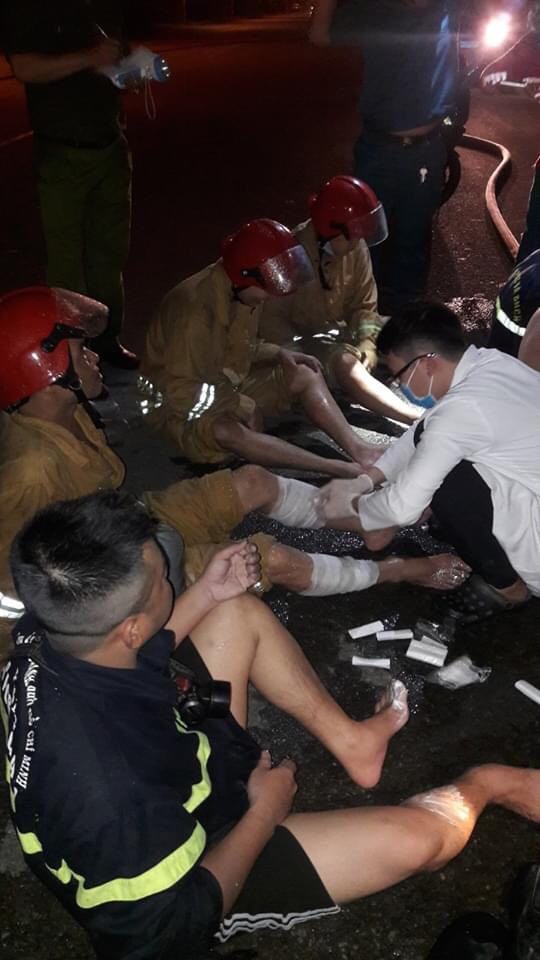 Thăm hỏi chiến sĩ bị thương khi chữa cháy tại KCX Tân Thuận - Ảnh minh hoạ 2