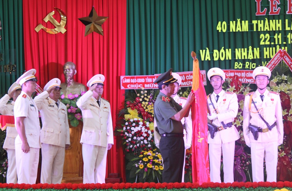 Trại giam Xuyên Mộc đón nhận Huân chương Chiến công hạng Nhì