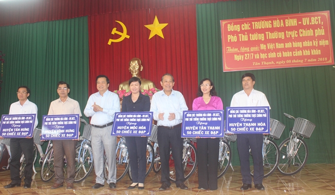 Phó Thủ tướng Thường trực Trương Hòa Bình thăm Mẹ Việt Nam anh hùng và học sinh nghèo hiếu học - Ảnh minh hoạ 4