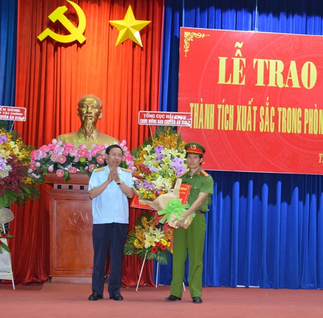 Khen thưởng các đơn vị xuất sắc phá chuyên án ma tuý xuyên quốc gia tại TP Hồ Chí Minh - Ảnh minh hoạ 9
