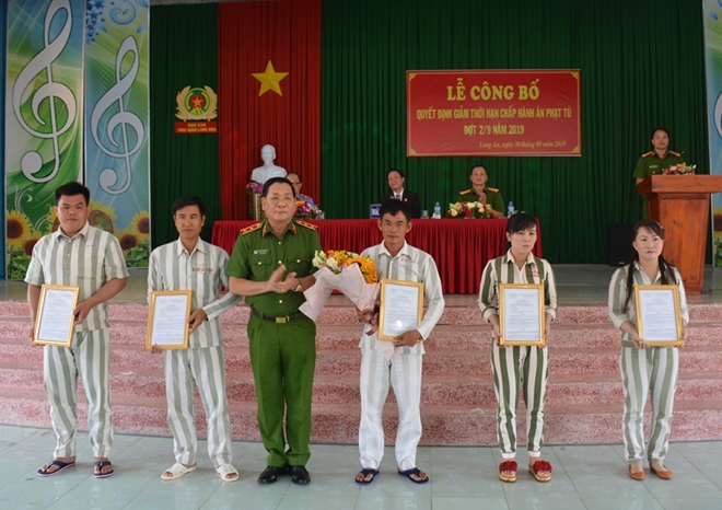 Thứ trưởng Nguyễn Văn Sơn dự lễ công bố Quyết định giảm án tại Trại giam Long Hòa - Ảnh minh hoạ 4