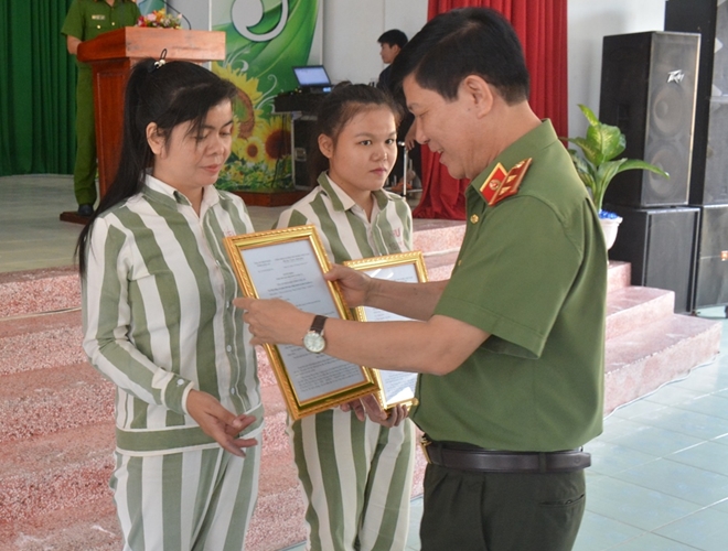 Thứ trưởng Nguyễn Văn Sơn dự lễ công bố Quyết định giảm án tại Trại giam Long Hòa - Ảnh minh hoạ 3