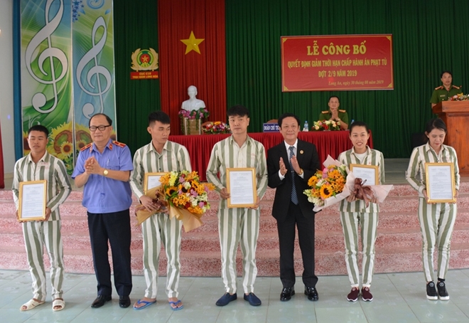 Thứ trưởng Nguyễn Văn Sơn dự lễ công bố Quyết định giảm án tại Trại giam Long Hòa - Ảnh minh hoạ 5