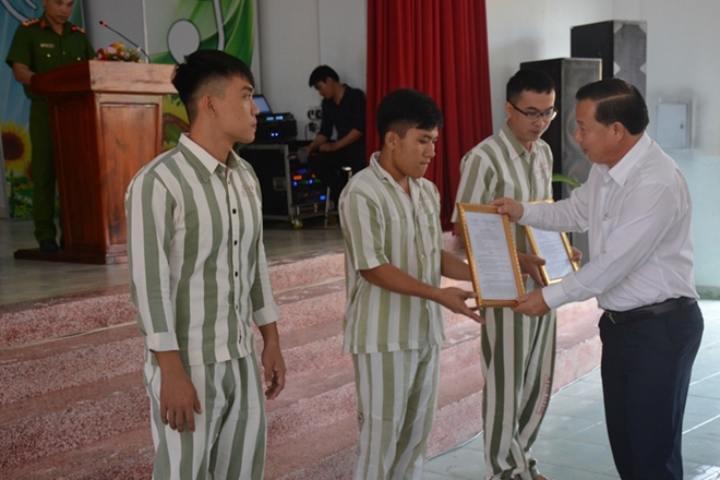 Thứ trưởng Nguyễn Văn Sơn dự lễ công bố Quyết định giảm án tại Trại giam Long Hòa - Ảnh minh hoạ 6