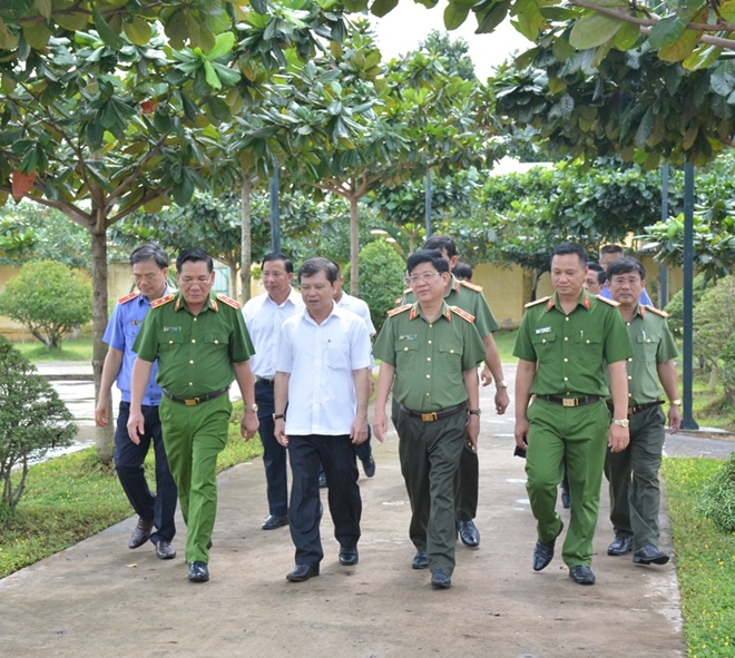Thứ trưởng Nguyễn Văn Sơn dự lễ công bố Quyết định giảm án tại Trại giam Long Hòa - Ảnh minh hoạ 8