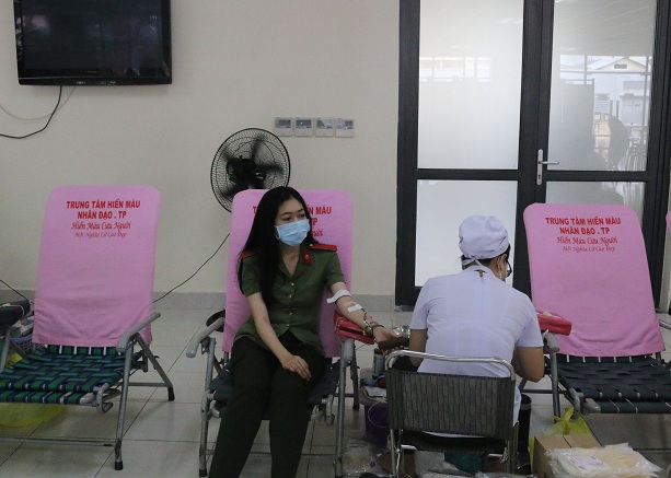 Hàng nghìn lượt CBCS Công an tham gia hiến máu tình nguyện - Ảnh minh hoạ 3