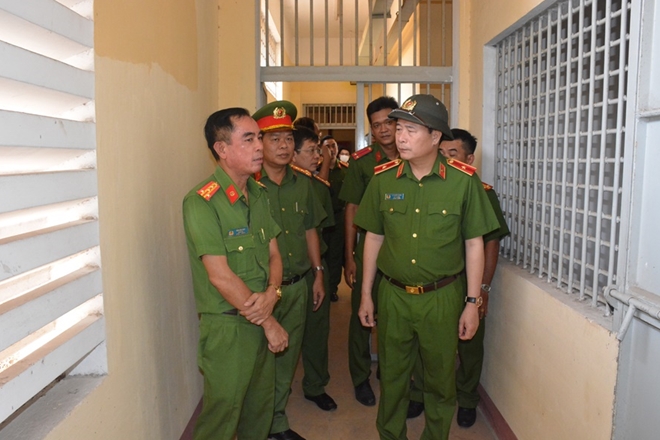 Thứ trưởng Lê Quốc Hùng kiểm tra tình hình thực hiện dự án trại tạm giam
