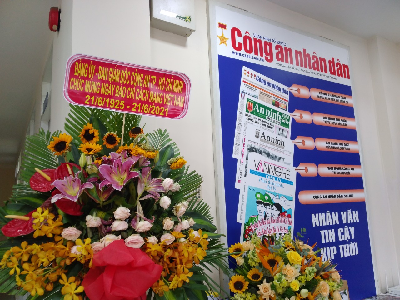 Báo CAND tại TP Hồ Chí Minh nhận được nhiều lời chúc mừng Ngày 21/6