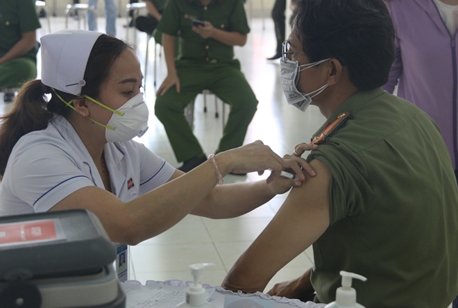 Công an TP Hồ Chí Minh tiêm vaccine ngừa COVID-19 cho CBCS - Ảnh minh hoạ 3
