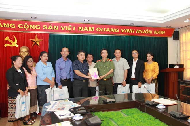 Đoàn đại biểu Bộ Thông tin, Văn hoá và Du lịch Lào thăm, làm việc tại Báo CAND - Ảnh minh hoạ 5