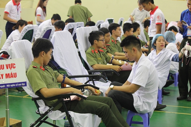 Hơn 800 cán bộ, học viên Học viện An ninh hiến máu vì đồng đội