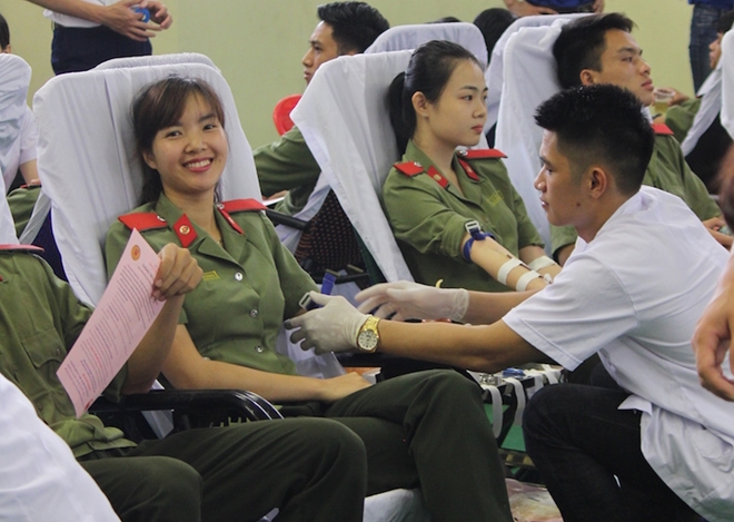 Hơn 800 cán bộ, học viên Học viện An ninh hiến máu vì đồng đội - Ảnh minh hoạ 3
