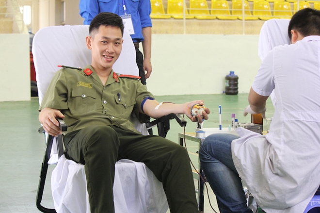 Hơn 800 cán bộ, học viên Học viện An ninh hiến máu vì đồng đội - Ảnh minh hoạ 2