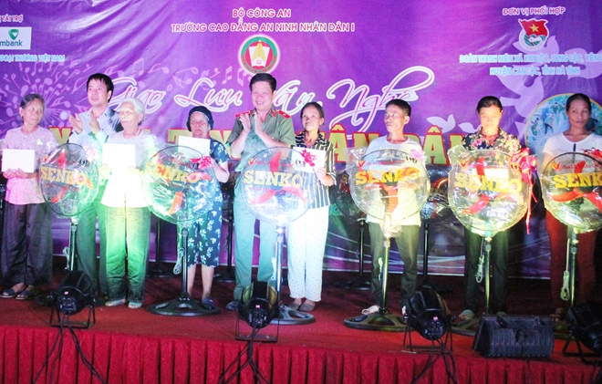 Cao đẳng ANND I về Can Lộc “3 cùng” giúp nhân dân