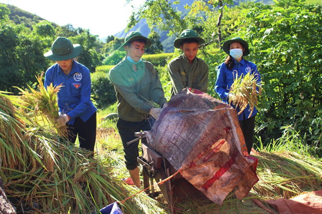 Tuổi trẻ Học viện ANND giúp bà con khắc phục hậu quả mưa lũ