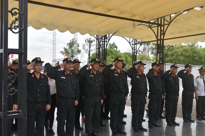 Trung đoàn CSCĐ Trung Bộ về Quảng Trị tri ân các liệt sỹ và Mẹ Việt Nam anh hùng - Ảnh minh hoạ 3