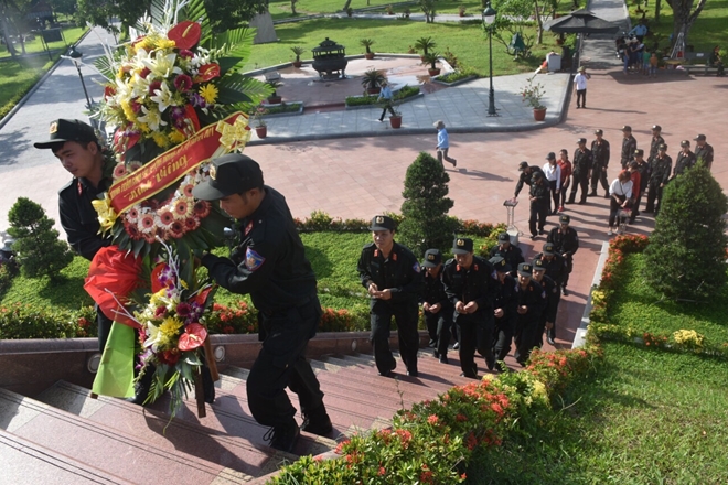 Trung đoàn CSCĐ Trung Bộ về Quảng Trị tri ân các liệt sỹ và Mẹ Việt Nam anh hùng - Ảnh minh hoạ 2