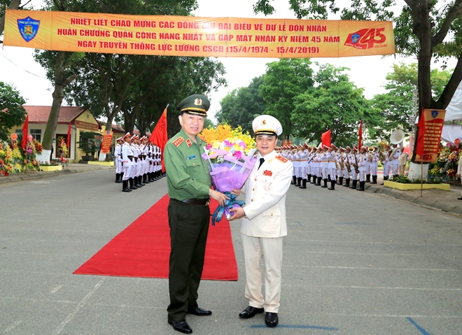 Bộ Tư lệnh Cảnh sát cơ động đón nhận Huân chương Quân công hạng Nhất