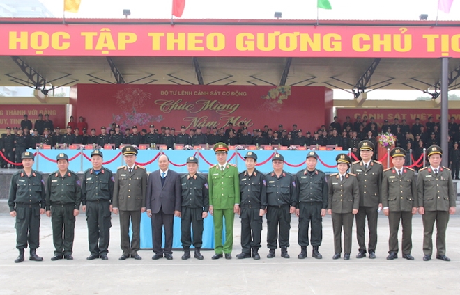 Thủ tướng Nguyễn Xuân Phúc, Bộ trưởng Tô Lâm với các đại biểu tại buổi làm việc.