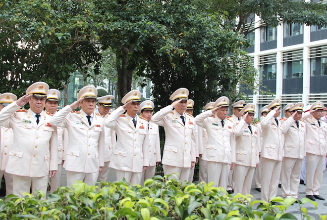 Đoàn đại biểu Đảng uỷ Công an Trung ương dâng hương tưởng niệm Chủ tịch Hồ Chí Minh - Ảnh minh hoạ 5