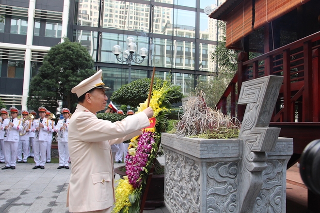 Đoàn đại biểu Đảng uỷ Công an Trung ương dâng hương tưởng niệm Chủ tịch Hồ Chí Minh - Ảnh minh hoạ 4
