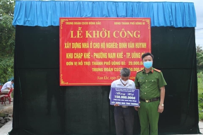 Trung đoàn CSCĐ Đông Bắc ủng hộ 150 triệu đồng xây nhà tình thương tại Quảng Ninh