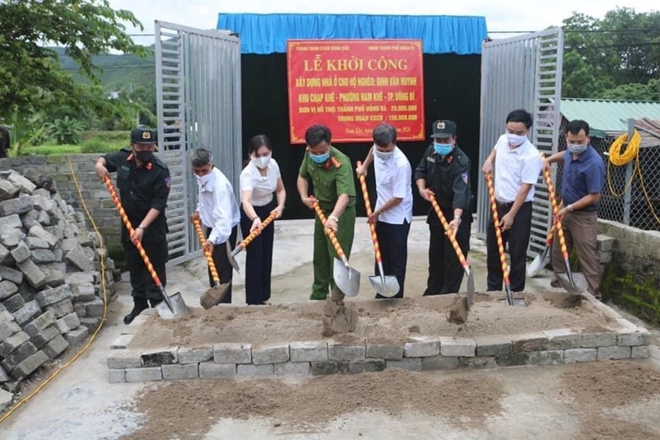Trung đoàn CSCĐ Đông Bắc ủng hộ 150 triệu đồng xây nhà tình thương tại Quảng Ninh - Ảnh minh hoạ 2