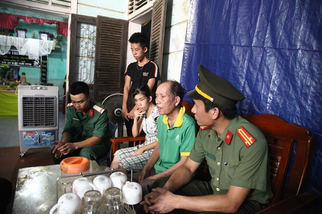 Báo CAND trao tặng 40 triệu đồng cho gia đình có hoàn cảnh khó khăn tại Nghệ An