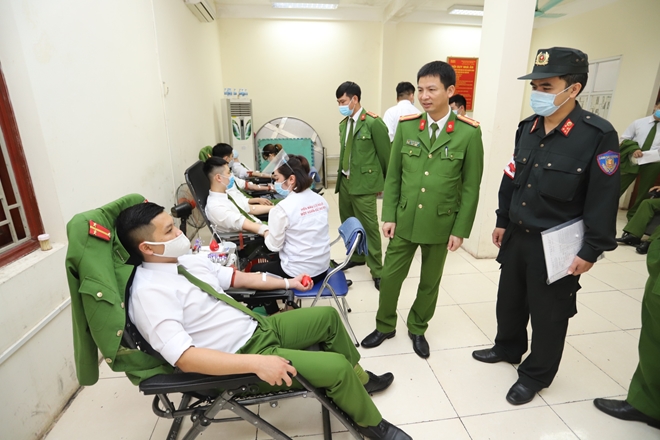 Tiểu đoàn Cảnh sát bảo vệ hàng đặc biệt hiến máu tình nguyện năm 2021 - Ảnh minh hoạ 3