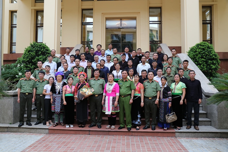 Gặp mặt đoàn đại biểu người uy tín trong dân tộc thiểu số tỉnh Lai Châu