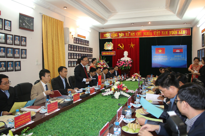 Đoàn đại biểu Tổng cục Trại giam Vương quốc Campuchia thăm và làm việc tại Trường trung cấp CSND VI