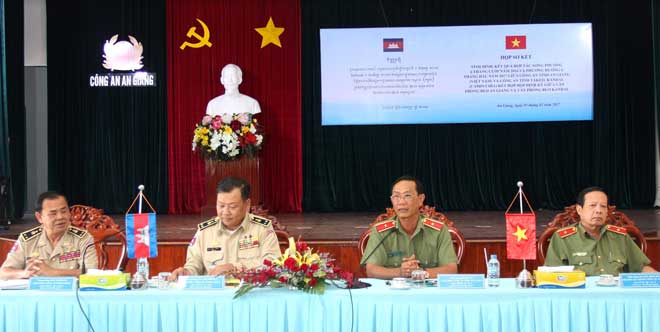 Sơ kết công tác hợp tác Công an 3 tỉnh giáp biên với Campuchia