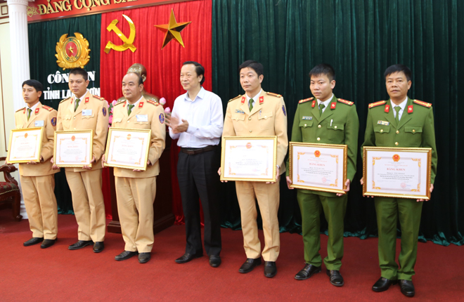 Thưởng nóng Công an tỉnh Lạng Sơn trong chuyên án 73 bánh heroin