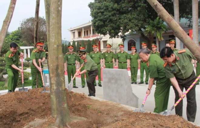 Thứ trưởng Nguyễn Văn Sơn kiểm tra công tác tại Trại giam Vĩnh Quang và Quyết Tiến - Ảnh minh hoạ 4