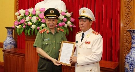 Trung tướng Trần Văn Vệ nhận nhiệm vụ Quyền Tổng cục trưởng Tổng cục CSND