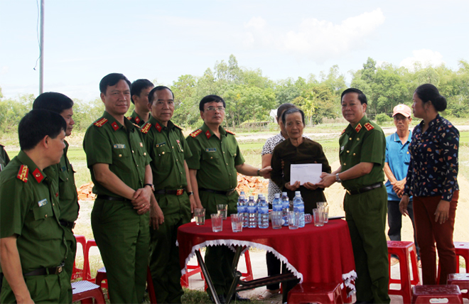Học viện Cảnh sát nhân dân khởi công xây 2 nhà tình nghĩa tại Đà Nẵng