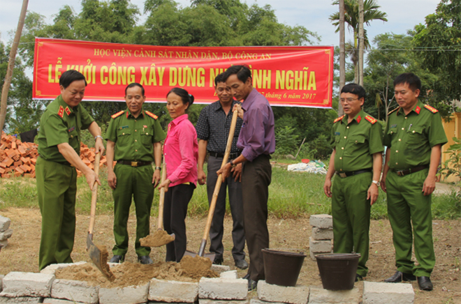 Học viện Cảnh sát nhân dân khởi công xây 2 nhà tình nghĩa tại Đà Nẵng - Ảnh minh hoạ 2