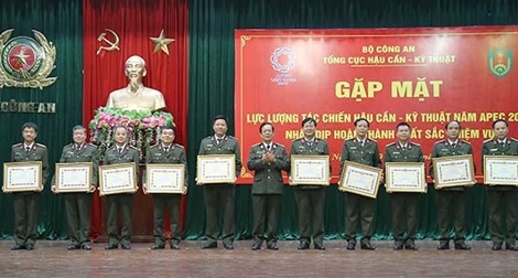 Khen thưởng lực lượng hoàn thành xuất sắc nhiệm vụ Năm APEC 2017