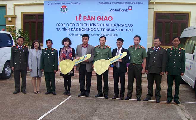 Vietinbank bàn giao 2 xe ô tô cứu thương chất lượng cao cho tỉnh Đắk Nông