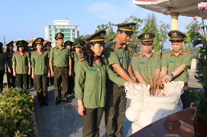 Viện Chiến lược và Khoa học Công an sinh hoạt chính trị tại huyện đảo Lý Sơn
