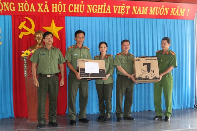 Viện Chiến lược và Khoa học Công an sinh hoạt chính trị tại huyện đảo Lý Sơn - Ảnh minh hoạ 3