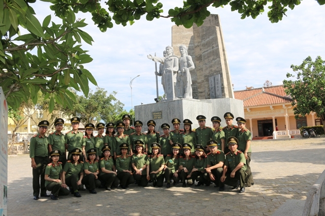 Viện Chiến lược và Khoa học Công an sinh hoạt chính trị tại huyện đảo Lý Sơn - Ảnh minh hoạ 2