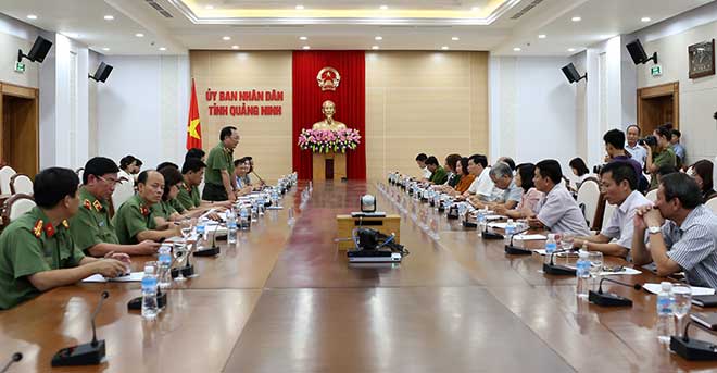 Thứ trưởng Nguyễn Văn Thành, Trưởng Đoàn giám sát Hội đồng quản lý BHXHVN làm việc tại Quảng Ninh