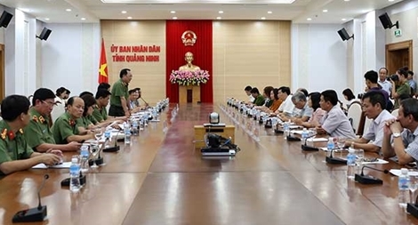 Thứ trưởng Nguyễn Văn Thành, Trưởng Đoàn giám sát Hội đồng quản lý BHXHVN làm việc tại Quảng Ninh