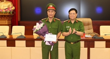 Thứ trưởng Lê Quý Vương khen thưởng Công an Hải Phòng