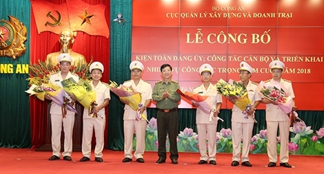 Công bố công tác cán bộ Cục Quản lý xây dựng - doanh trại và Cục Trang bị - kho vận