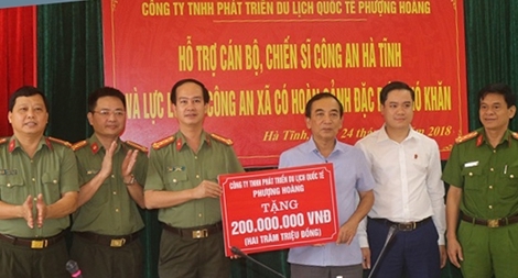 Công ty Phượng Hoàng hỗ trợ quỹ nghĩa tình đồng đội Công an tỉnh Hà Tĩnh